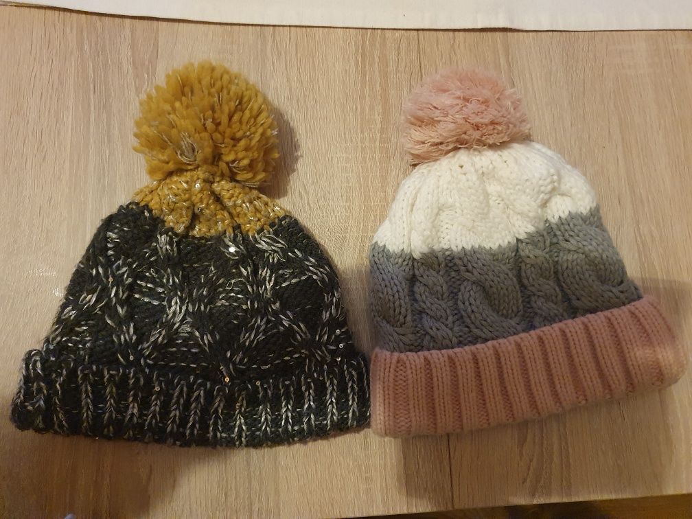 Dwie Zimowe czapki