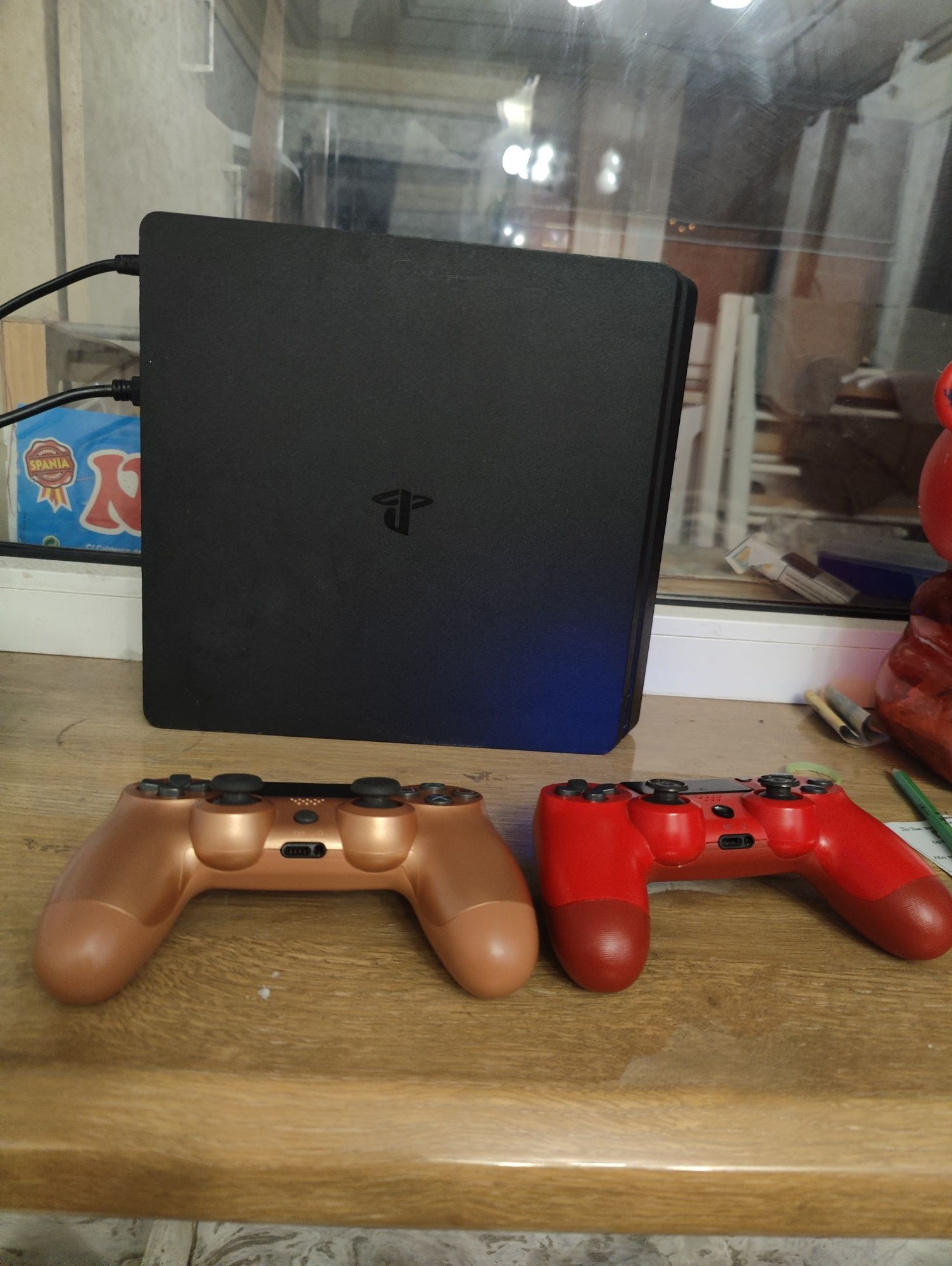 PS4 Slim 1 ТБ + 2 джойстики + ігри