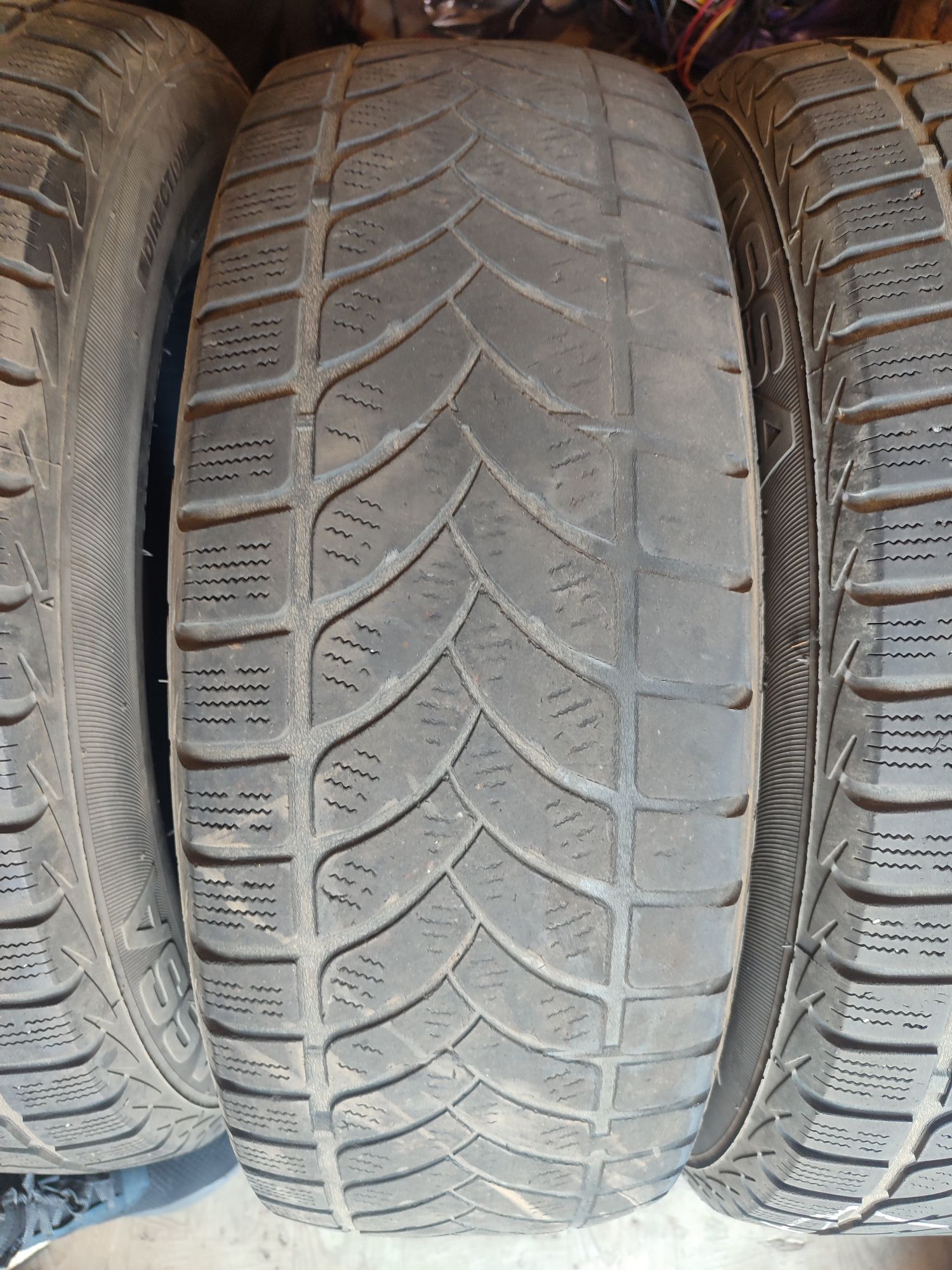 Резина 215.70.16 LASSA