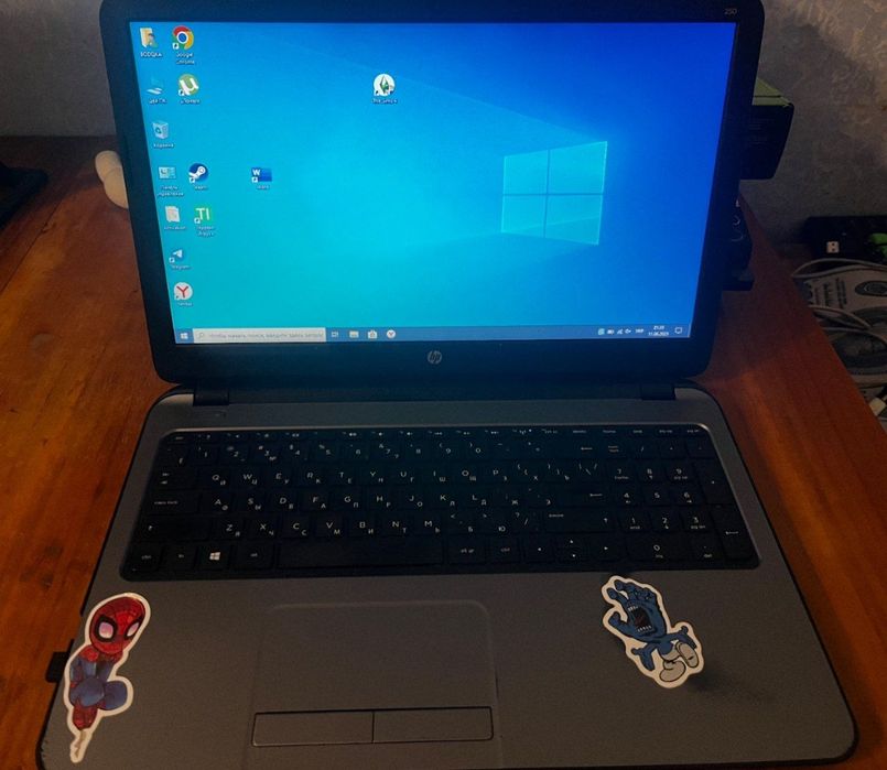 Ноутбук HP 250 / Pentium N3540 / 4 ГБ / 500 ГБ / Windows 10