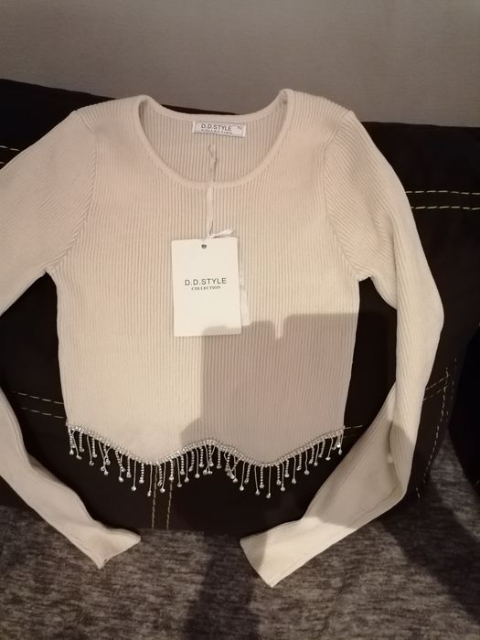 Bluzka sweterkowa z ozdobami