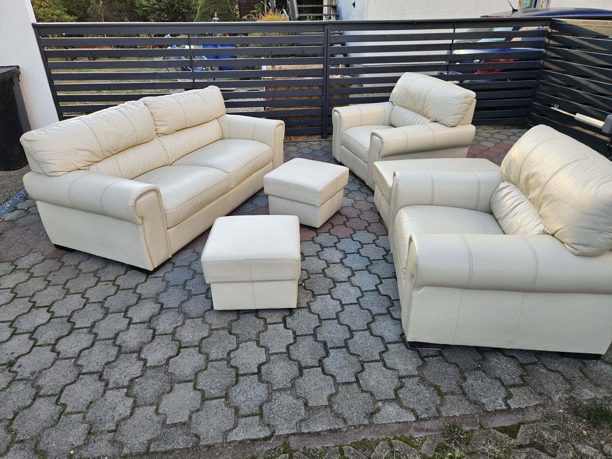 Wypoczynek skórzany sofa 2 fotele pufy