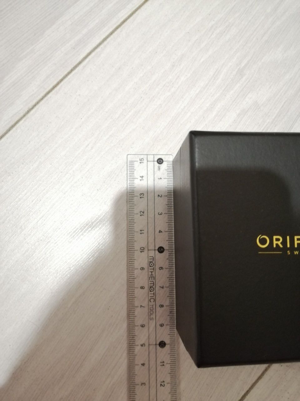 Pudełko Oriflame na biżuterię (wymiary: ok. 9,5 x 9,5 x 5,5 cm)