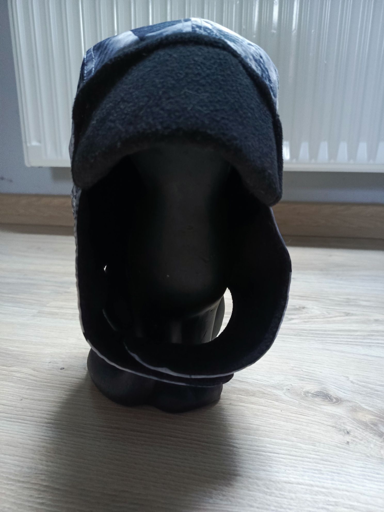 Czapka dla chłopca 4F zimowa daszek polar pod szyją