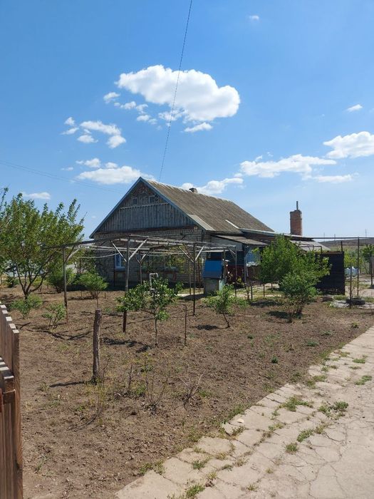 Здам будинок .Продам будинок з великою ділянкою