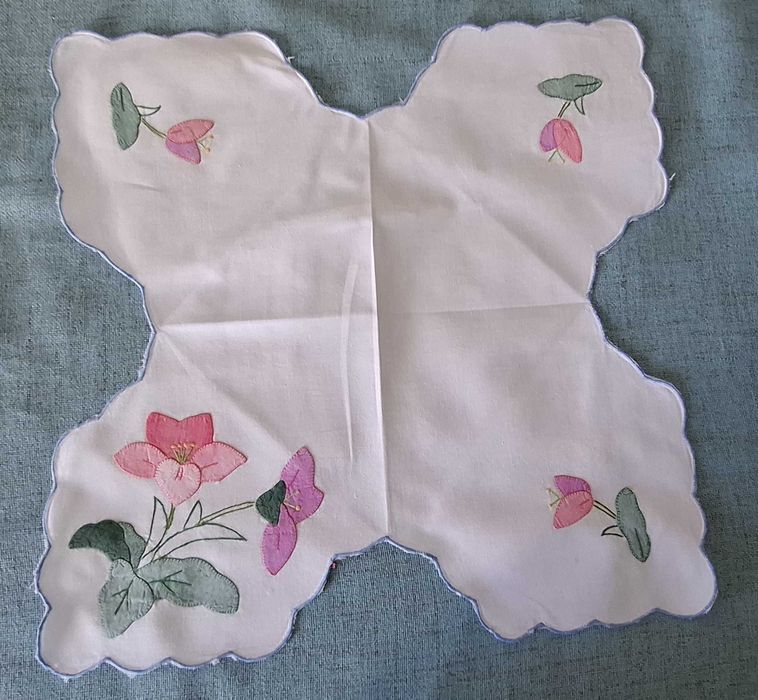 Nap7 - Naperon para cesto do pão em algodão com bordado