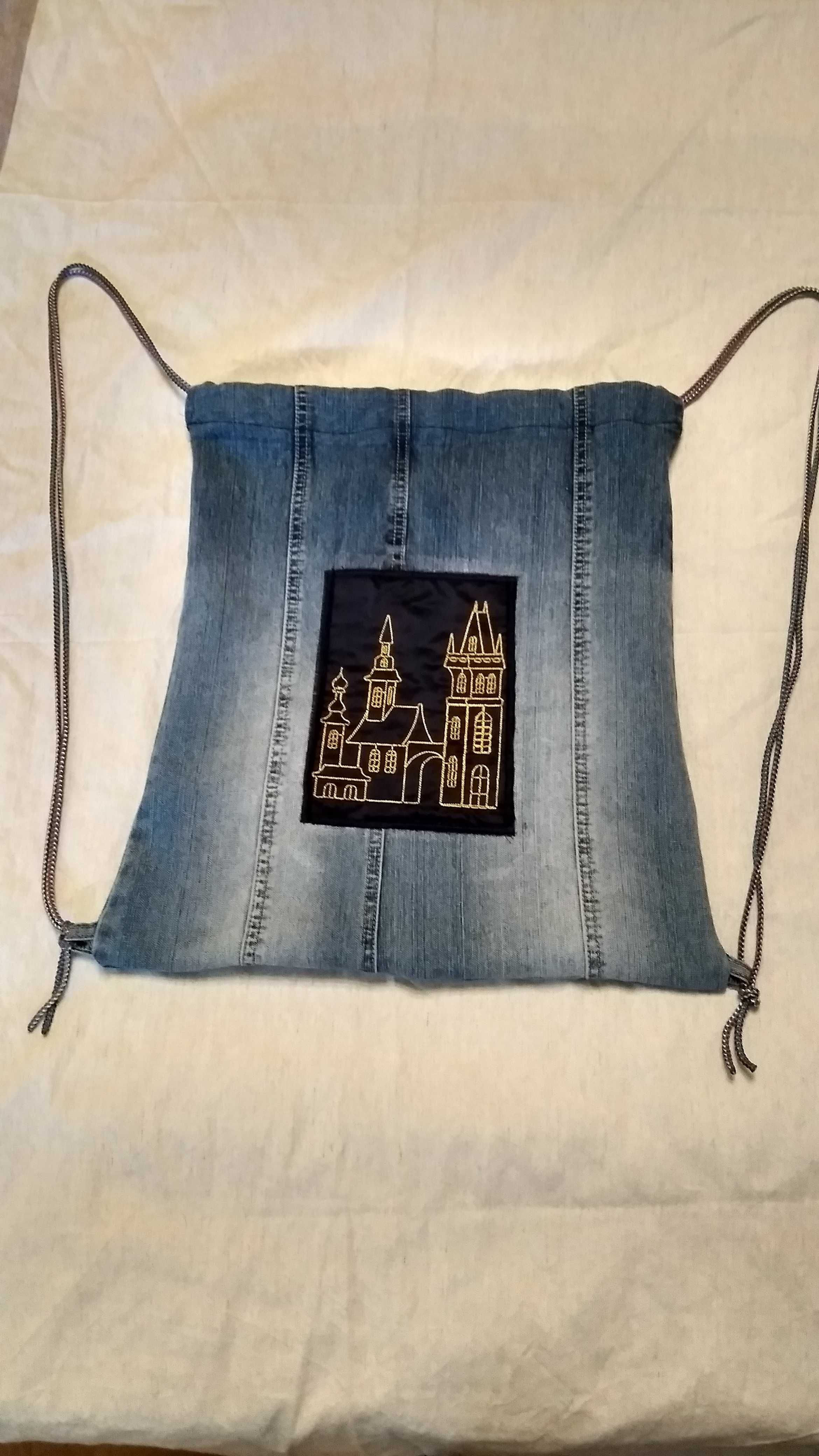 Рюкзак джинсовый с вышивкой ′Город′ в ЕДИНСТВЕННОМ экземпляре.