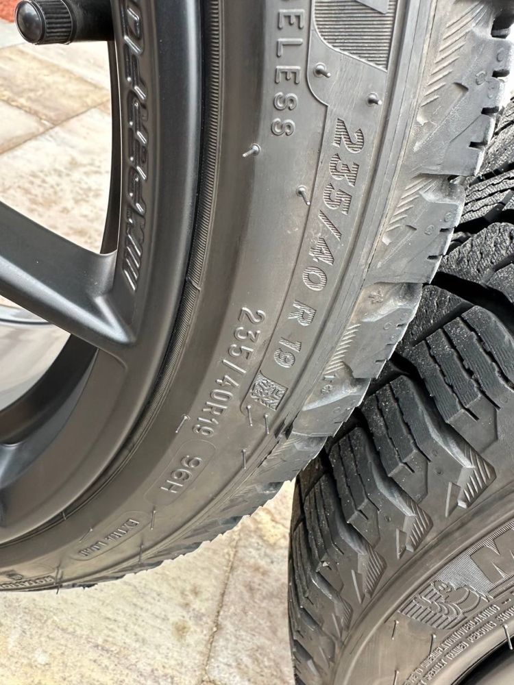 Резина шины Michelin X-Ice Snow 235/40 R19 зима новая