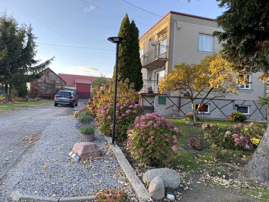 Zadbany dom  , duże budynki ,  2,34 ha ziemi wokół bud.