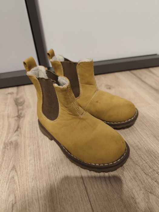 Sprzedam zamszowe półbuty dziecięce