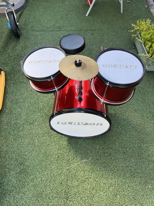 Bateria de crianca com banco