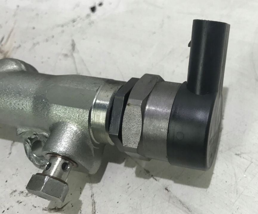 CZUJNIK PALIWA REGULATOR ZAWÓR 0281002481 BMW M54N
