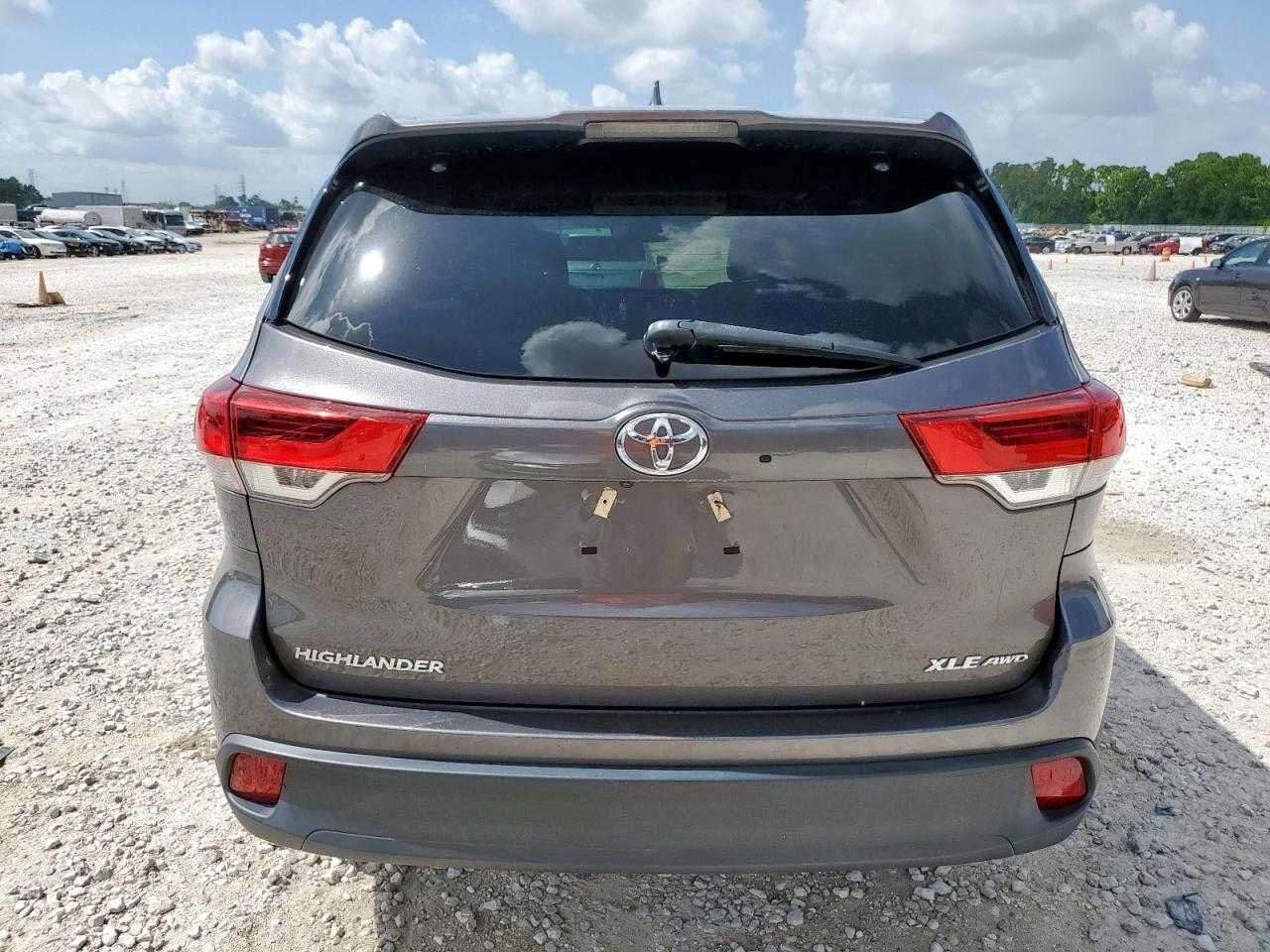 2018 Toyota Highlander SE