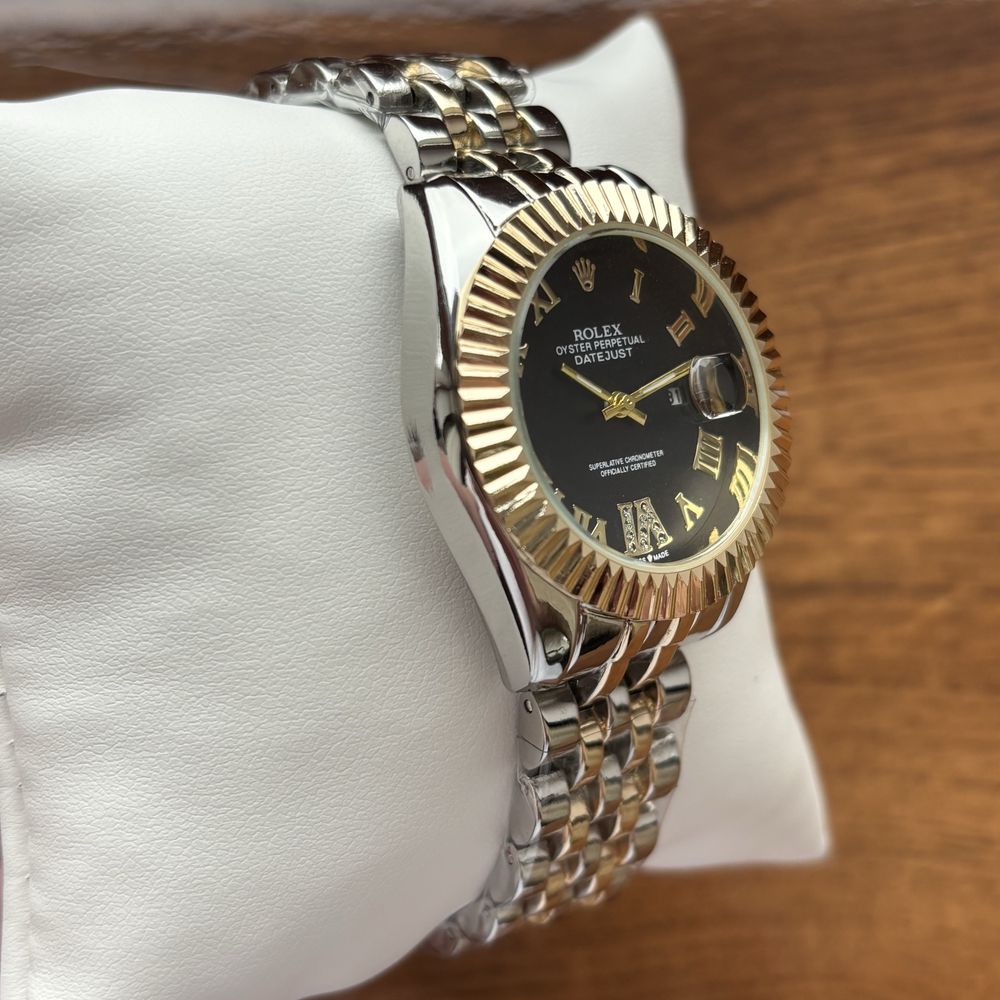 Жіночий годинник Rolex на браслеті з робочою датою