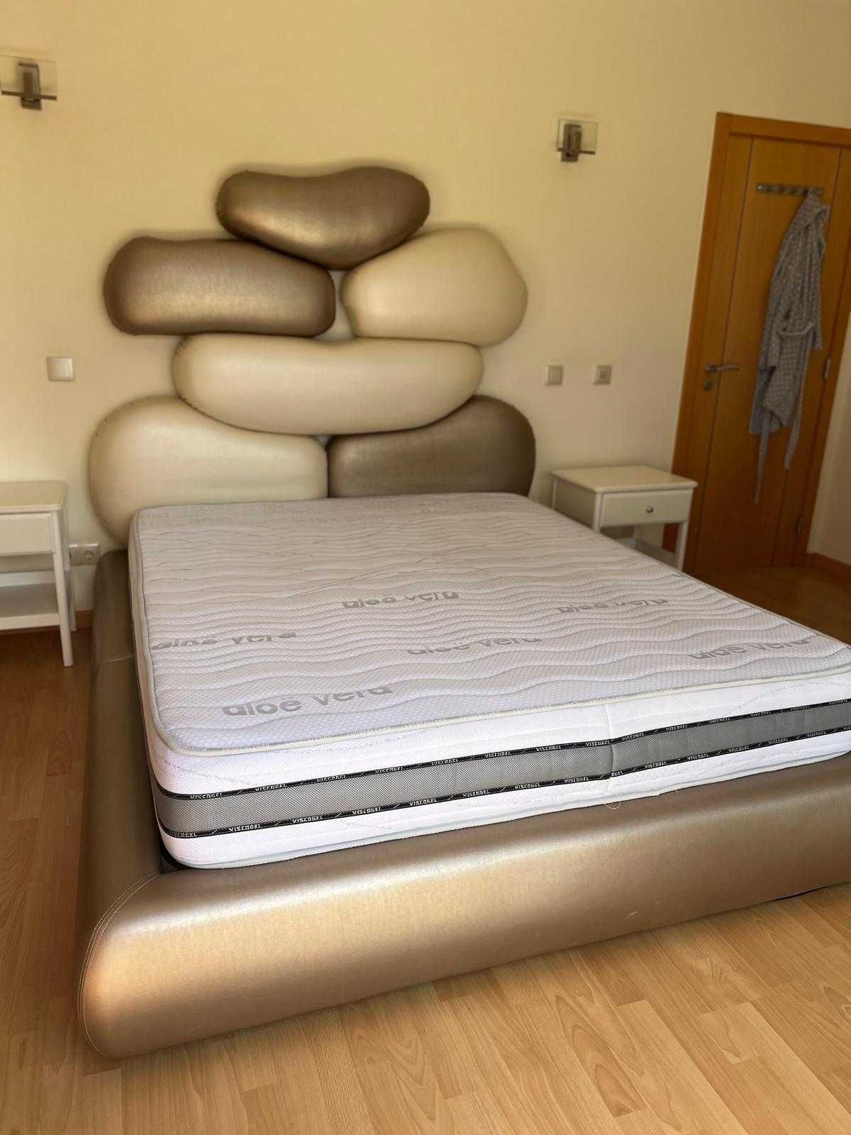 Cama de casal com colchão