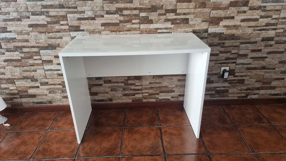 Secretaria com tampo de vidro