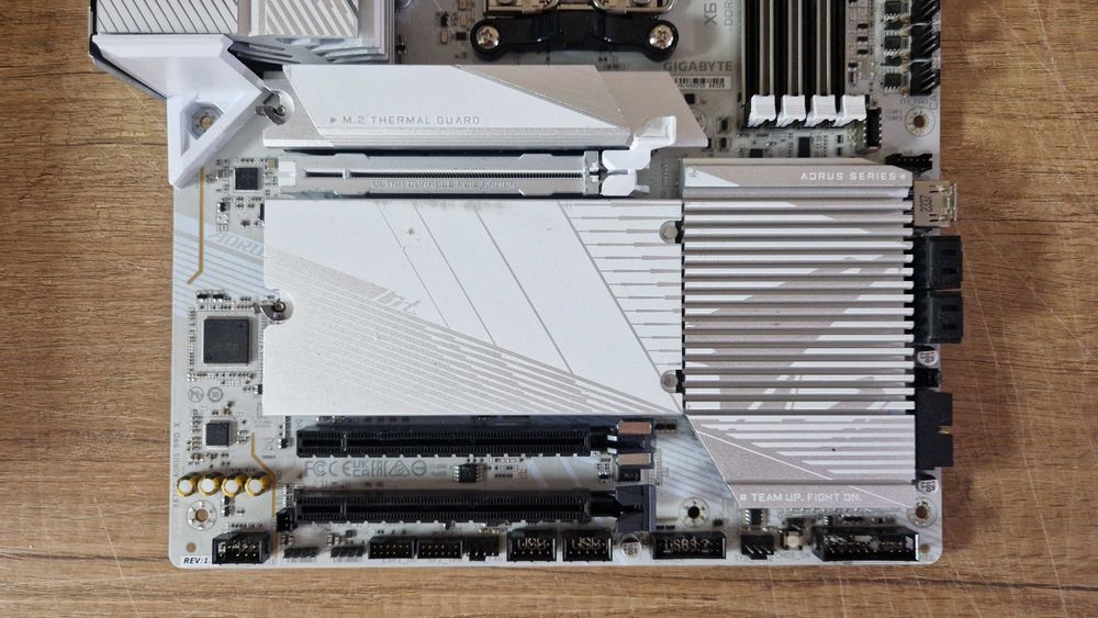 Płyta główna Gigabyte X670E AORUS PRO X AM5 DDR5 mała wada N1643