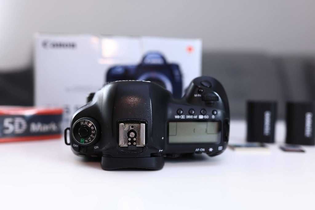 Canon EOS 5D Mark IV +2x Bateria, CF, SD Kompet