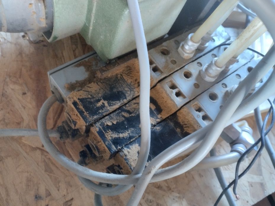 Silnik 1.6 kw z siłownikiem oraz pneumatyką
