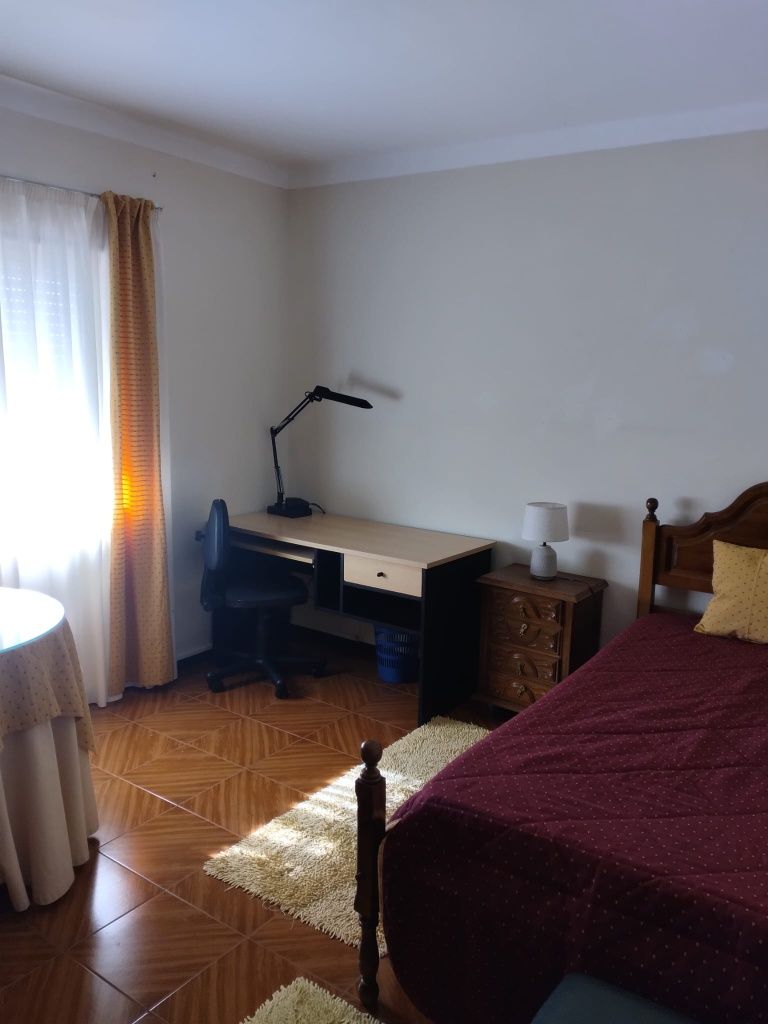 Arrendam-se Quartos a Estudantes