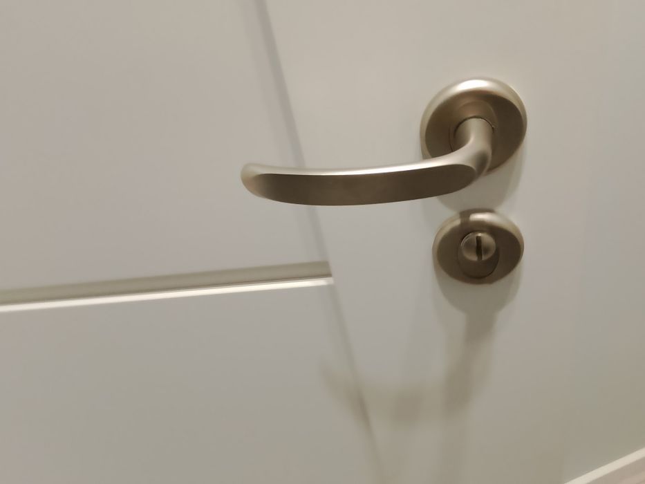 5 sztuk klamek satynowych 3 na klucz i 2 łazienkowe