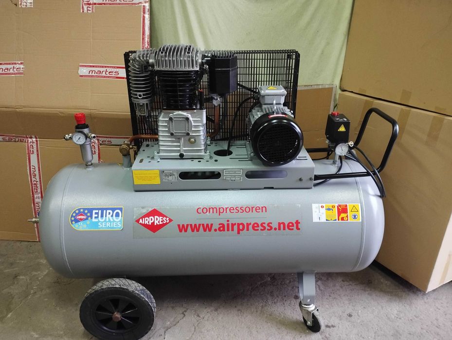 MARKOWY Kompresor dwutłokowy AIRPRESS HK 700-300 made in ITALY 11 bar