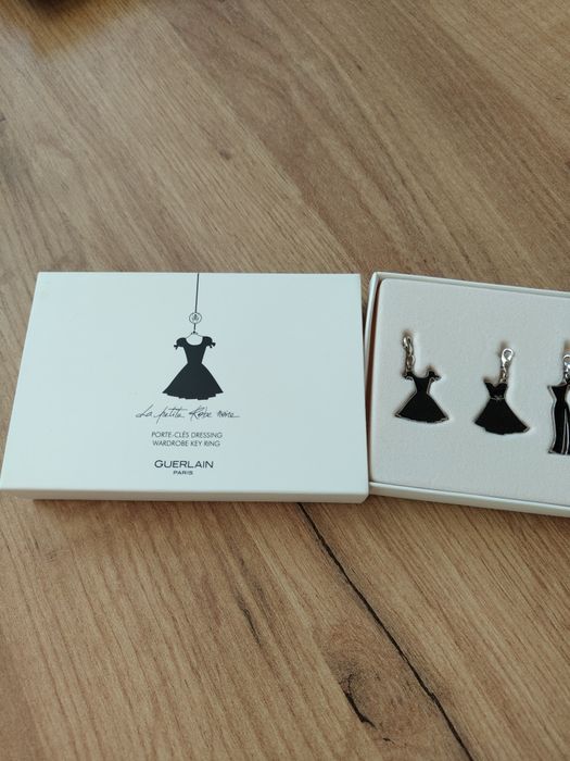Nowy brelok z charmsami Guerlain