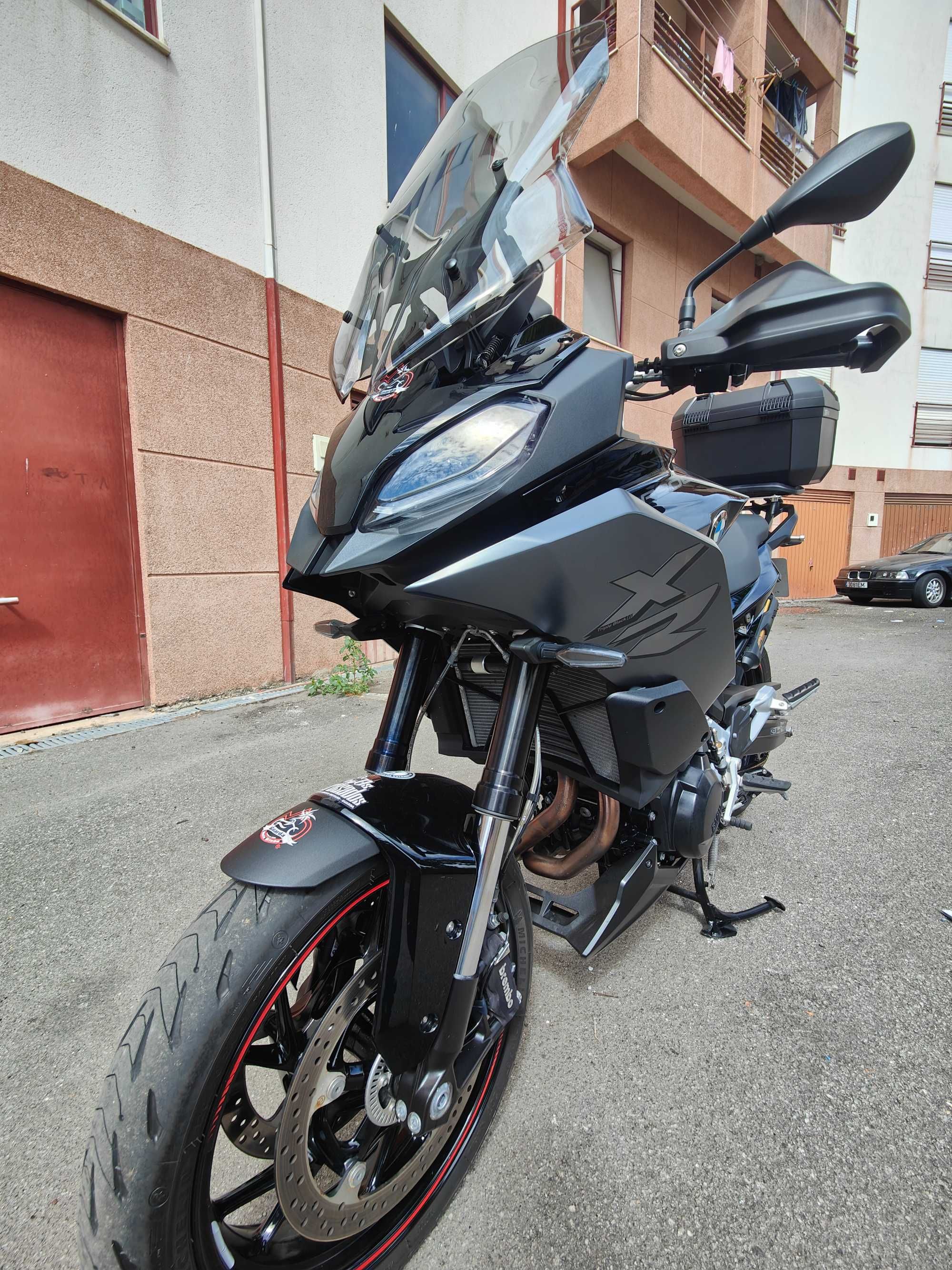 BMW F 900 XR Triple Black Full Extras