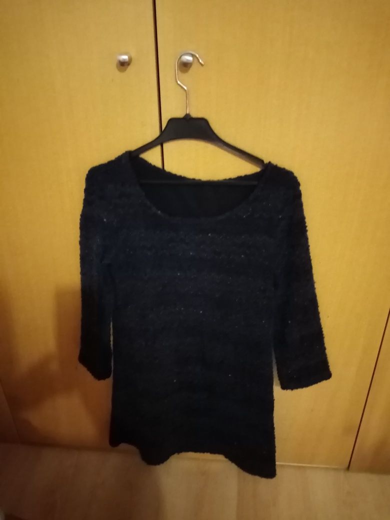 Vestido com lantejoulas tamanho pequeno semi novo