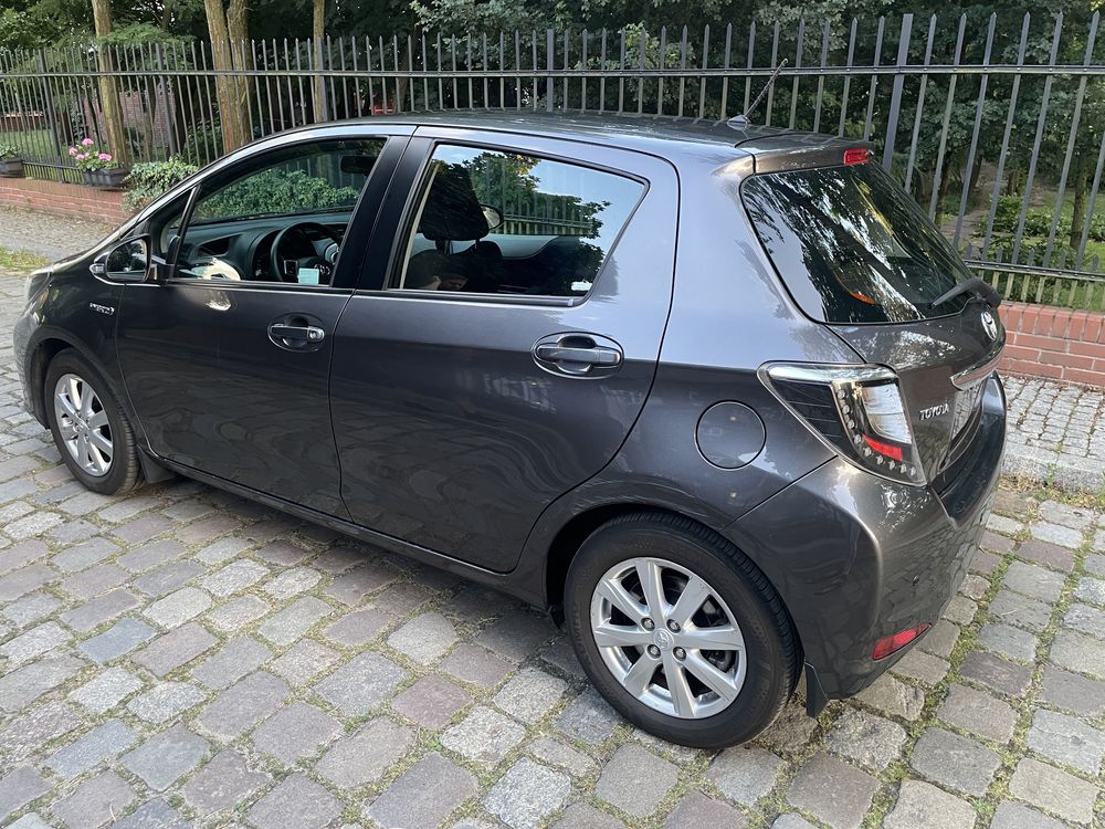 Toyota yaris III HYBRID przedlift
