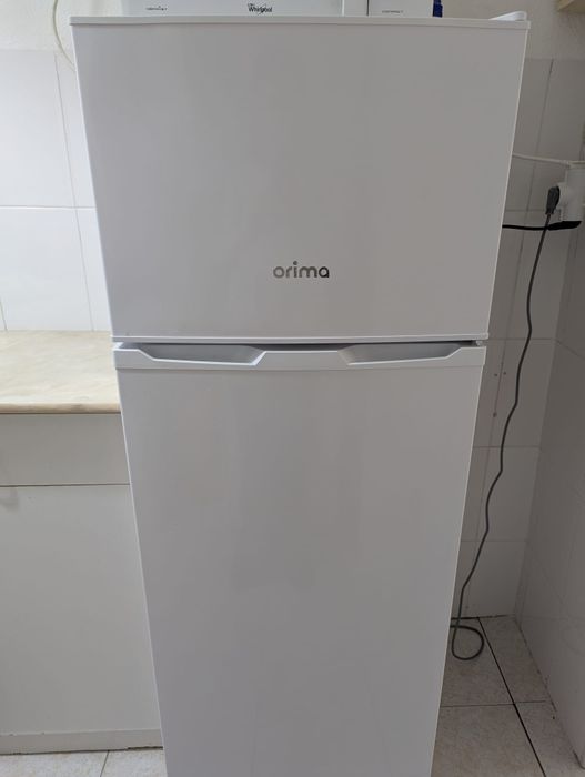 Vendo Frigorífico ORIMA 
Com CongeladorORA-232-W 213L Classe