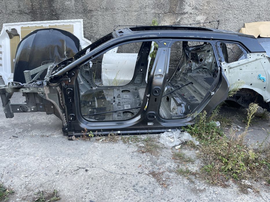 Четверть BMW IX i20 лонжерон