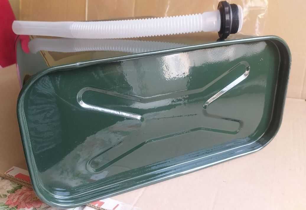 Обменяю 20 л. метал. канистру на продукты питания, фрукты, или продам.
