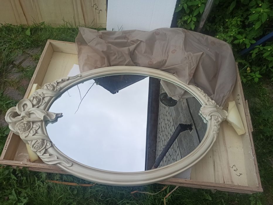 Дзеркало в декоративній обробці