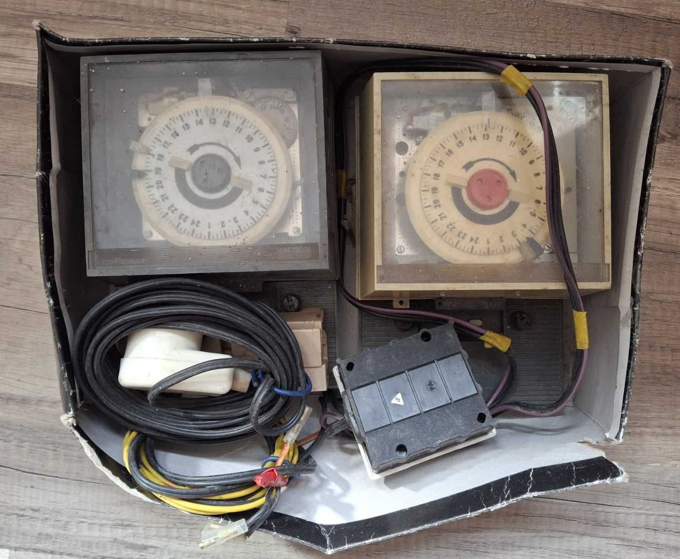 2x Zegar sterujący PREDOM METON Z-703. Rok powstania 1981r i 1986r
