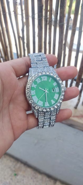 Relógios cravejados