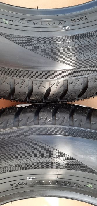 2xYokohama BluEarth*Winter V906+2xSemperit Speed-Grip 5 195/65 R15 91T