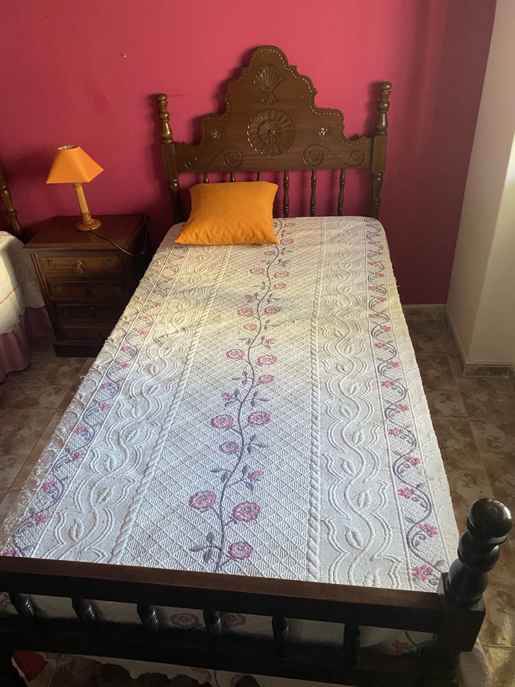 Cama solteiro antiga