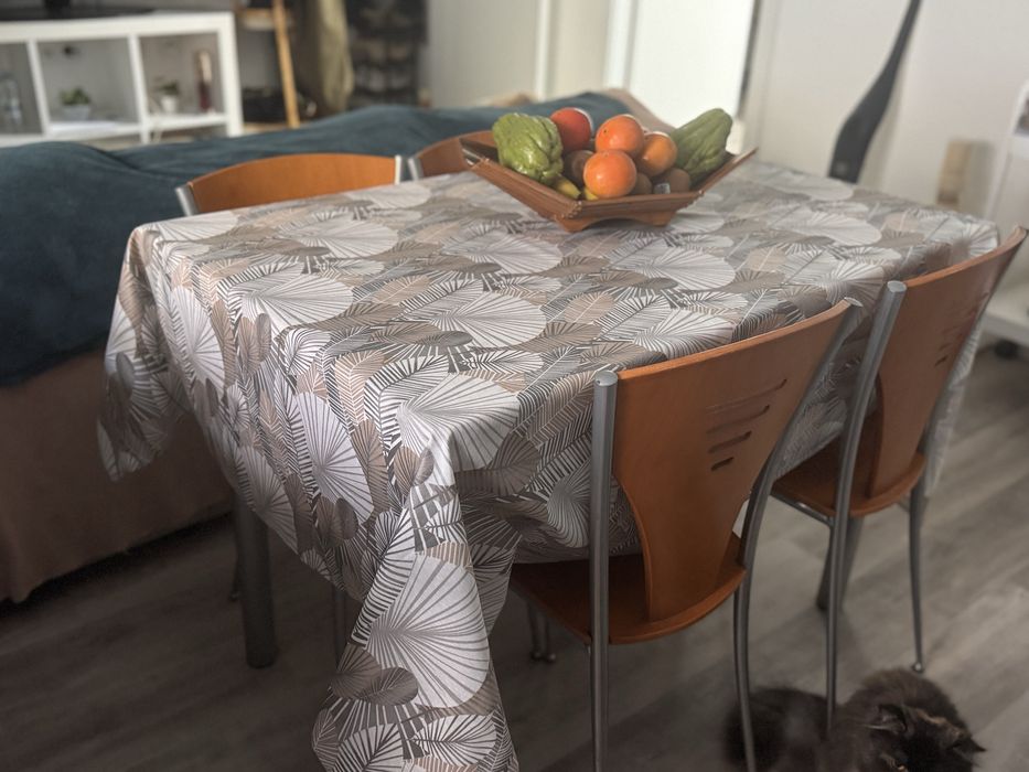 Mesa extencível  com 4 cadeiras