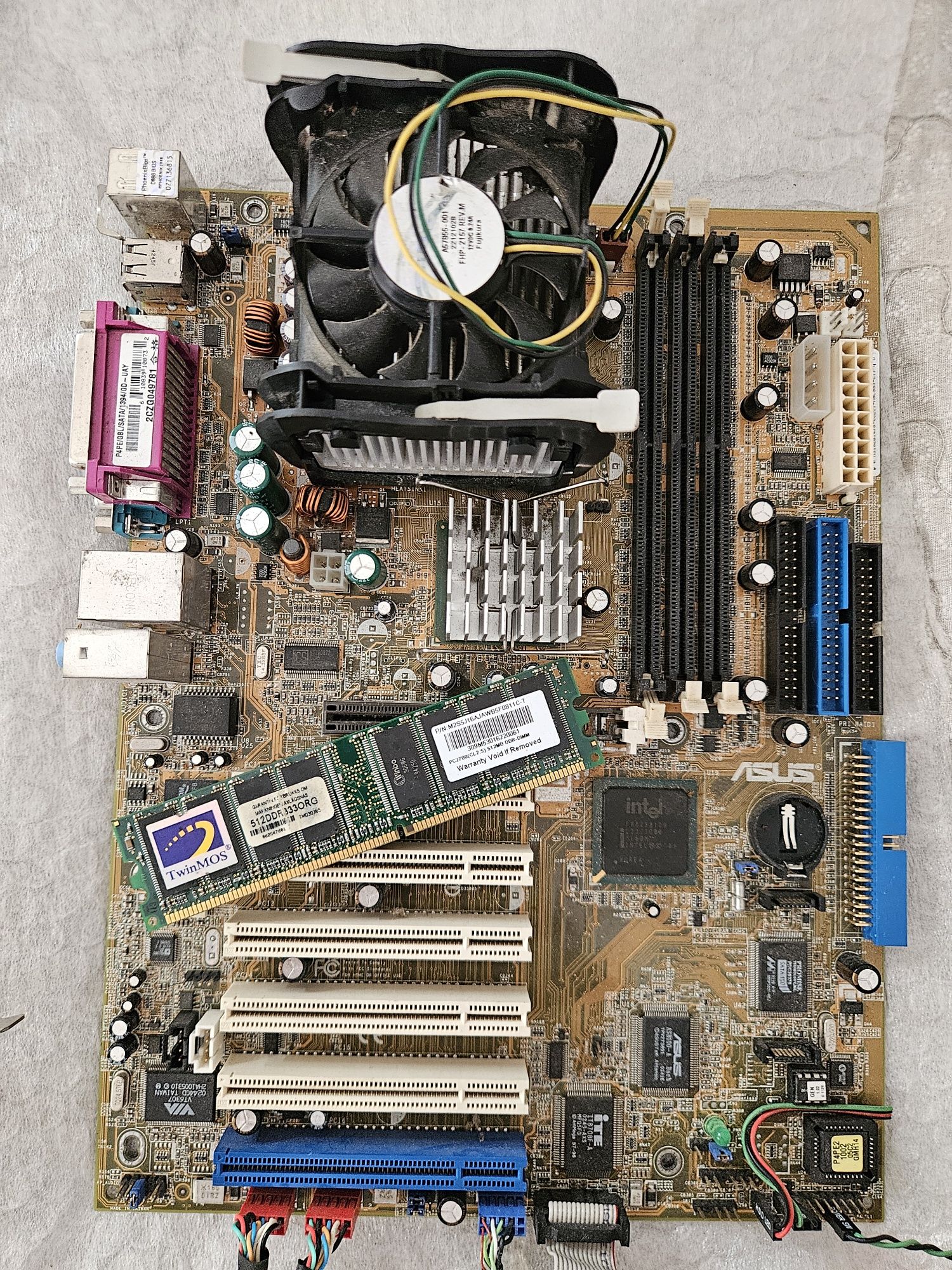Placa mãe antiga