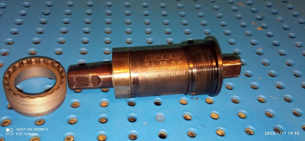 Suport do roweru Neco na kwadrat L68R BC 1.37 x 24T