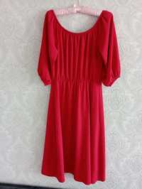 Гарна сукня червоного кольору