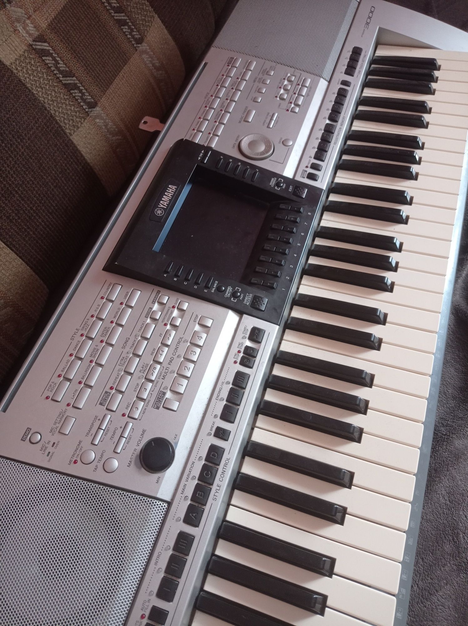 Продам Yamaha psr 3000