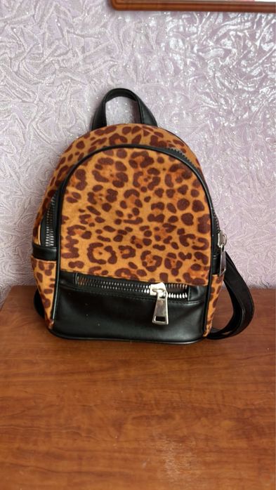 Рюкзак з екошкіри та з леопардовим принтом