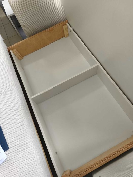 Диван (ширина з бильцями 152см,розкладний,кopоб для збеpiгання)