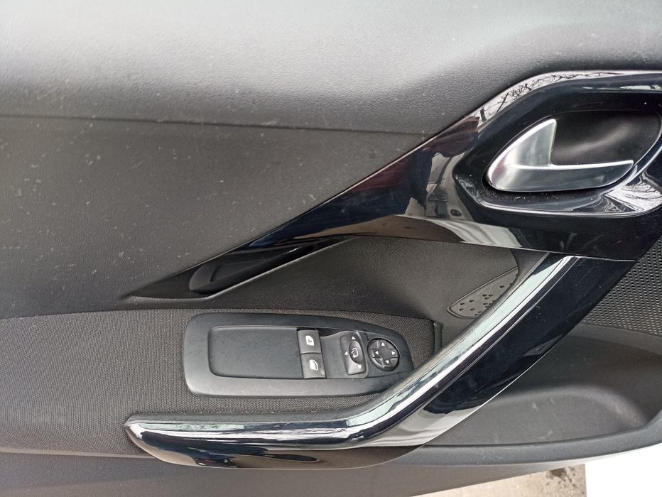 Peugeot 208 2020 року