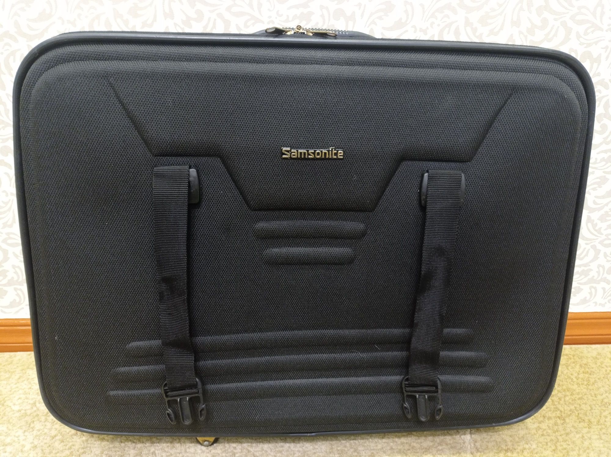 Продам чемодан фирма SAMSONITE