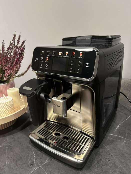 Ekspres ciśnieniowy Philips Series 5500 LatteGo EP5547/90