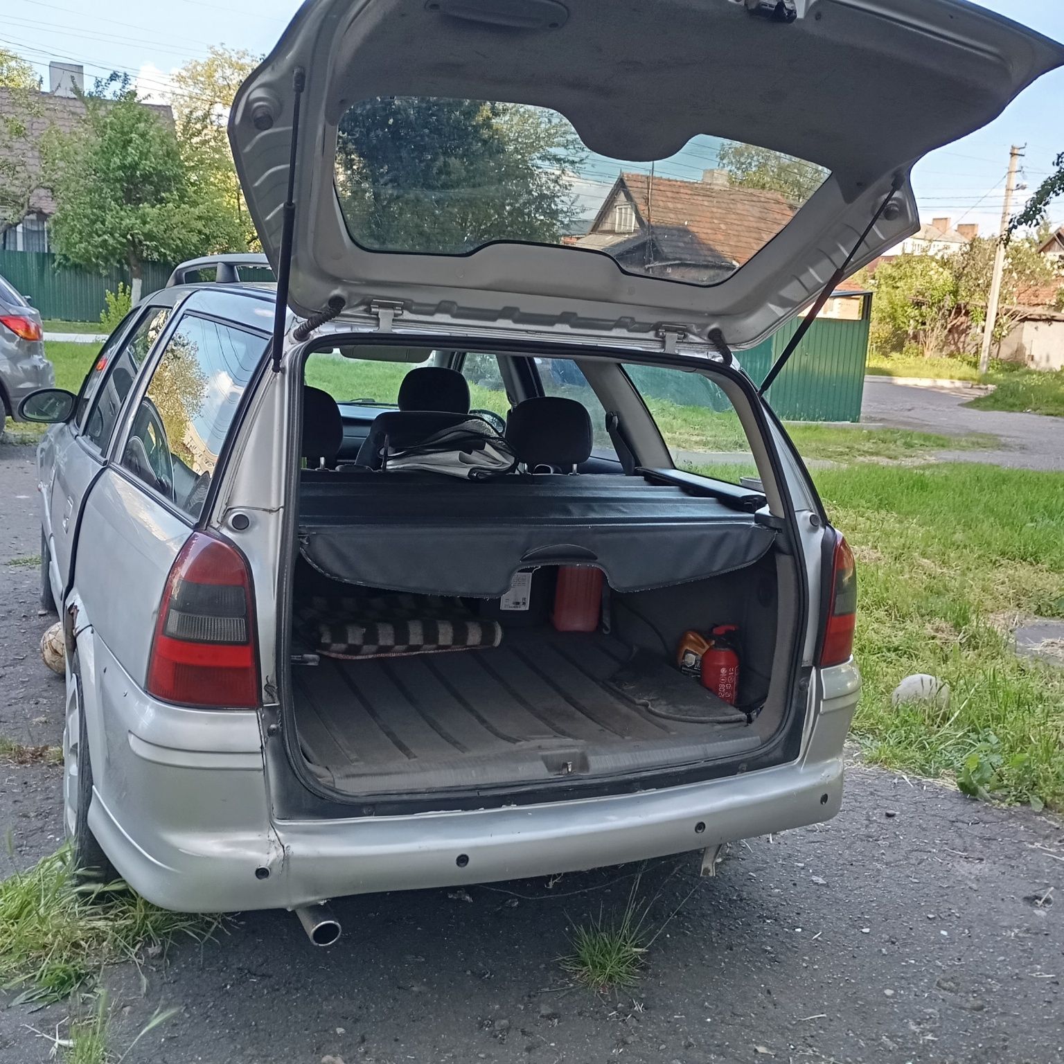 Продам автомобіль Opel Vectra 2000p