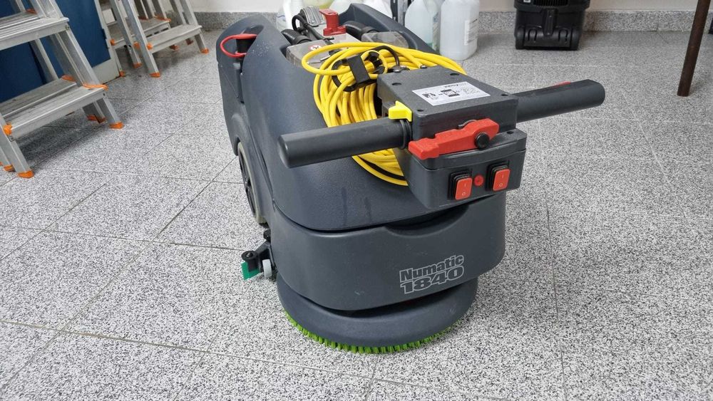 Máquina de limpar chão Numatic 1840